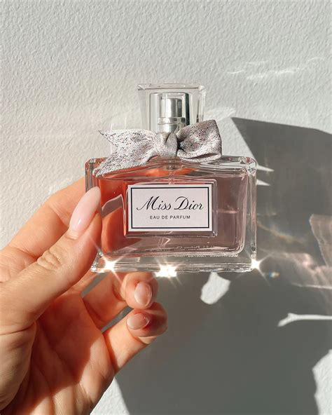 what does the miss dior perfume smell like|reviews on miss dior perfume.